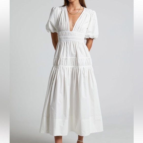 Showpo. Dresses & Skirts - Showpo White V-Neck Puff Sleeve Maxi Dress Size 4